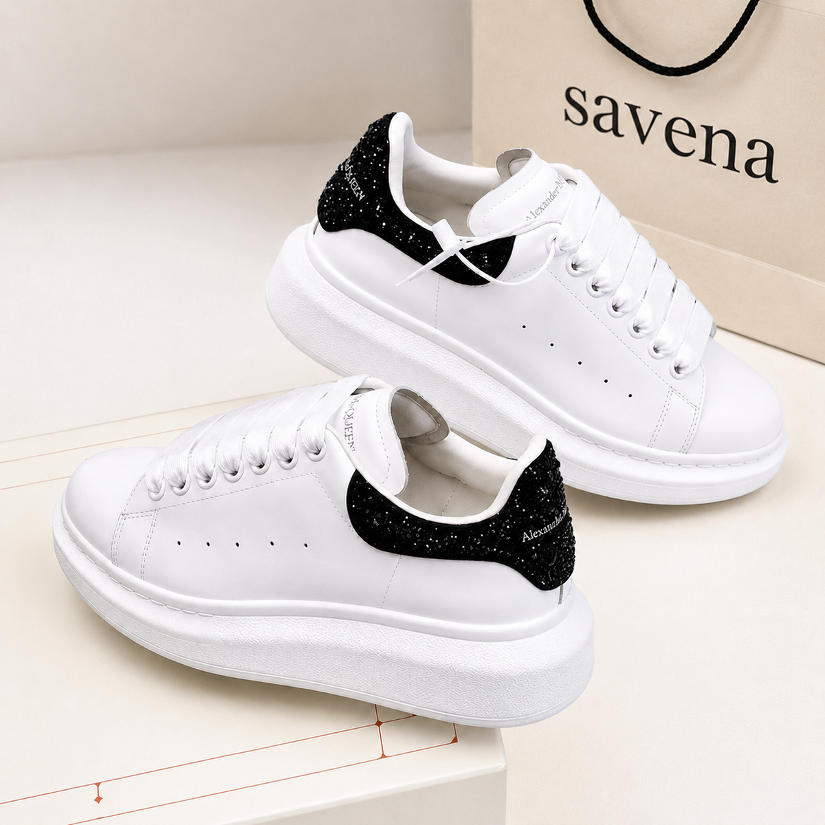 Mcq Unissex – Blanco & Negro